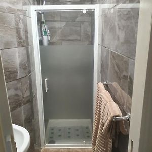 Budget Double Room Shower